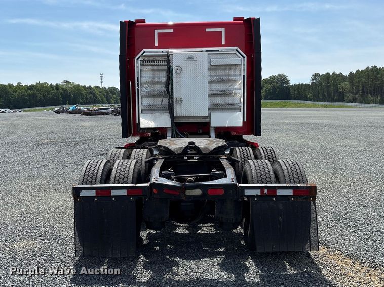 image for item YA3456 2019 Peterbilt 579 semi truck