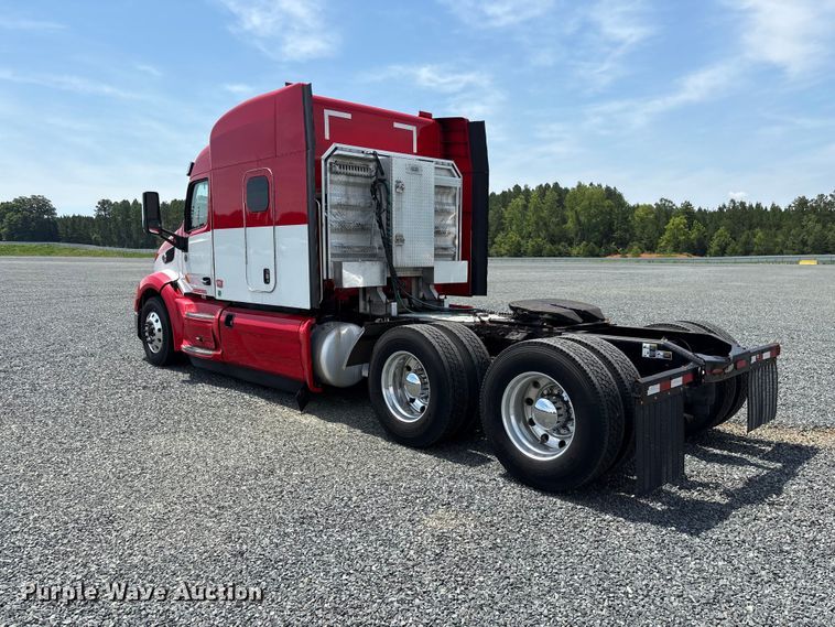 image for item YA3456 2019 Peterbilt 579 semi truck