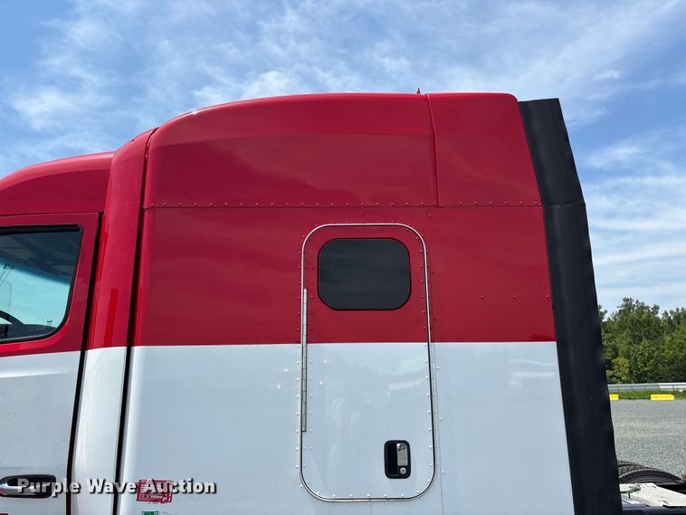 image for item YA3456 2019 Peterbilt 579 semi truck