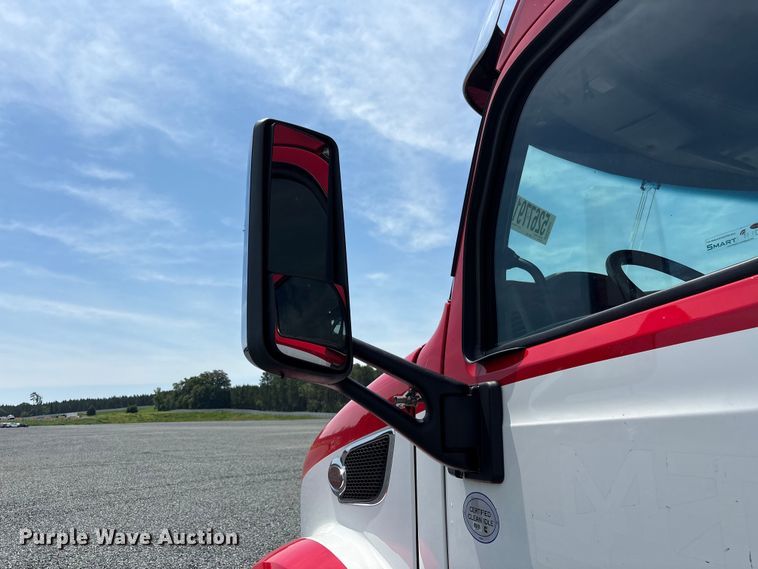 image for item YA3456 2019 Peterbilt 579 semi truck
