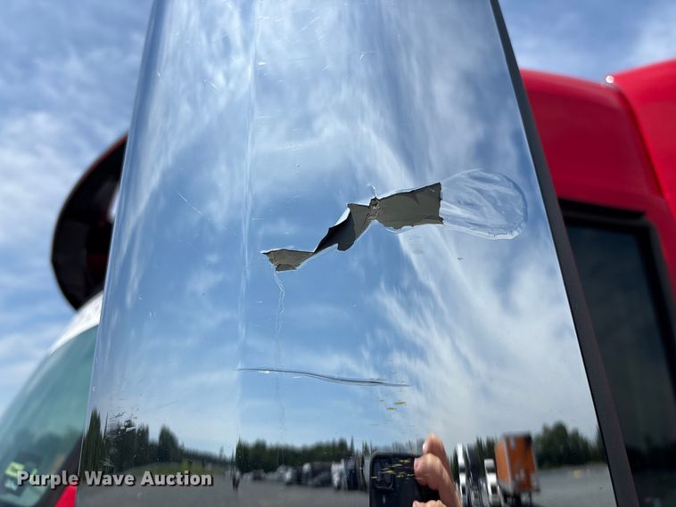 image for item YA3456 2019 Peterbilt 579 semi truck