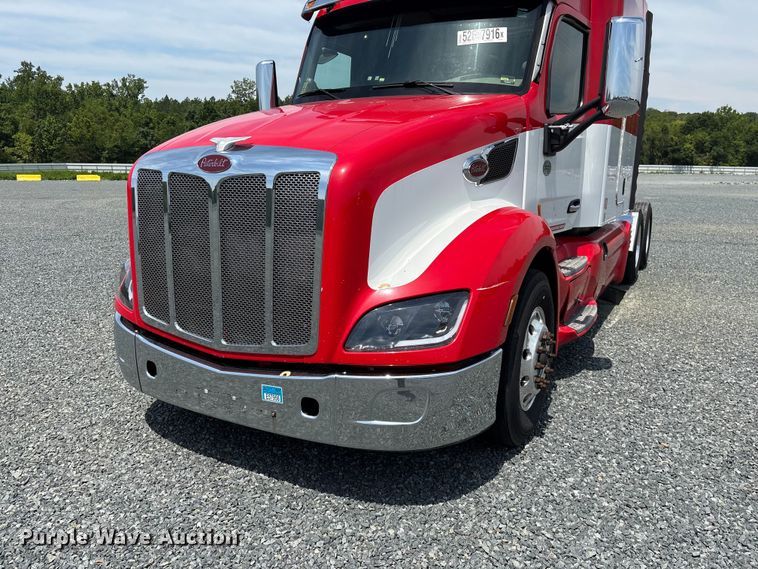 image for item YA3456 2019 Peterbilt 579 semi truck