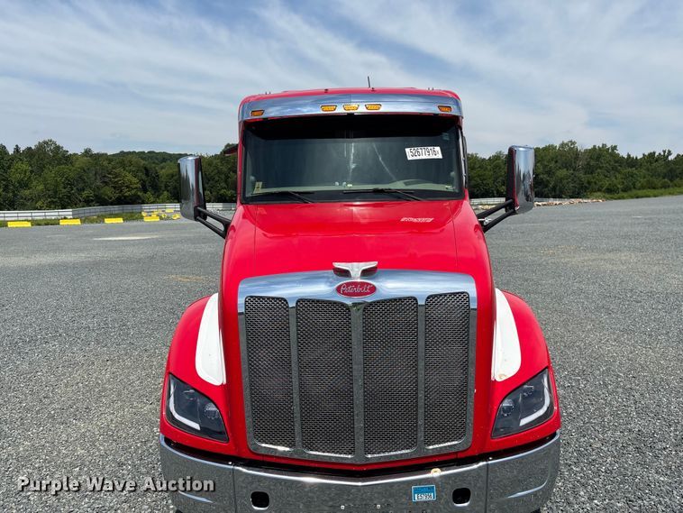 image for item YA3456 2019 Peterbilt 579 semi truck