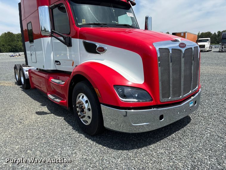 image for item YA3456 2019 Peterbilt 579 semi truck