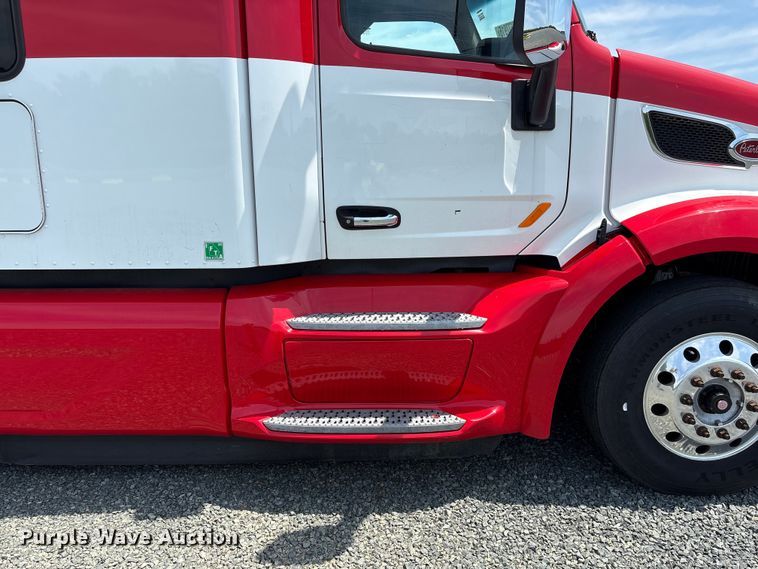 image for item YA3456 2019 Peterbilt 579 semi truck