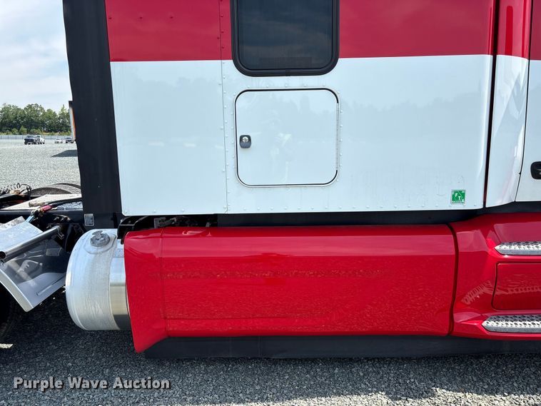 image for item YA3456 2019 Peterbilt 579 semi truck