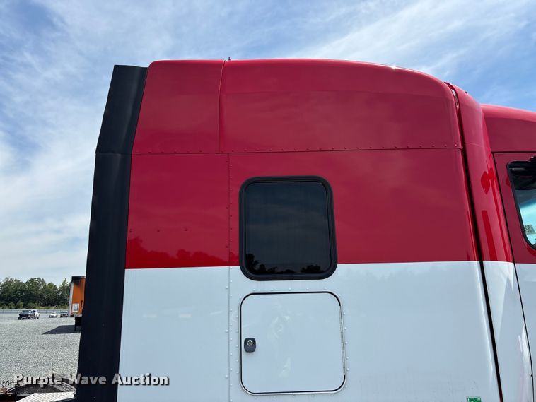 image for item YA3456 2019 Peterbilt 579 semi truck