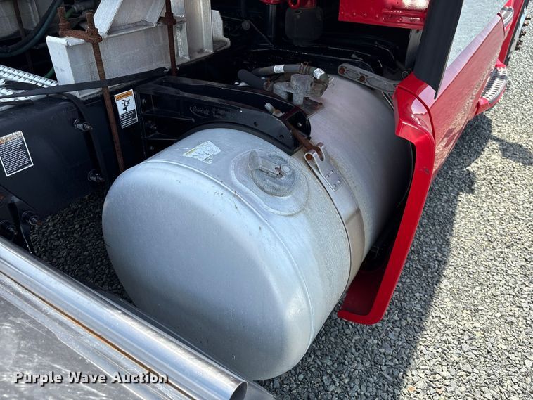 image for item YA3456 2019 Peterbilt 579 semi truck
