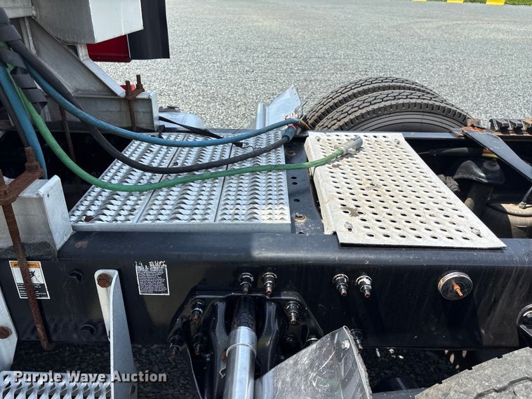 image for item YA3456 2019 Peterbilt 579 semi truck