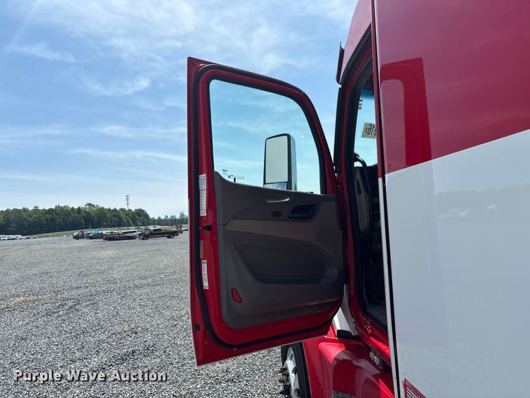 image for item YA3456 2019 Peterbilt 579 semi truck