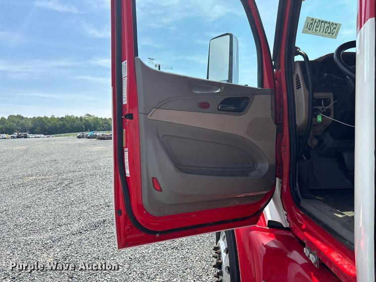 image for item YA3456 2019 Peterbilt 579 semi truck