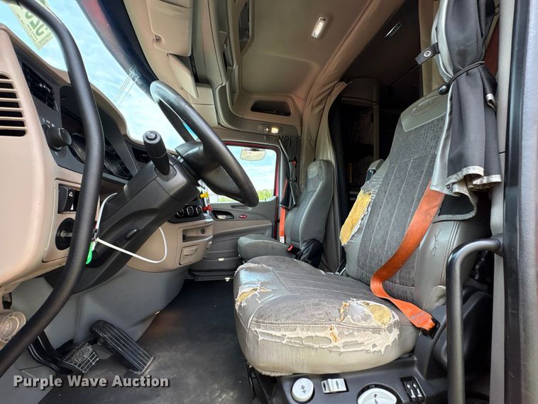 image for item YA3456 2019 Peterbilt 579 semi truck
