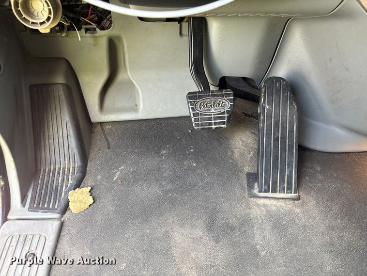 image for item YA3456 2019 Peterbilt 579 semi truck