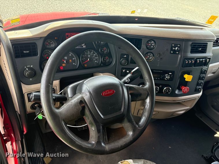 image for item YA3456 2019 Peterbilt 579 semi truck