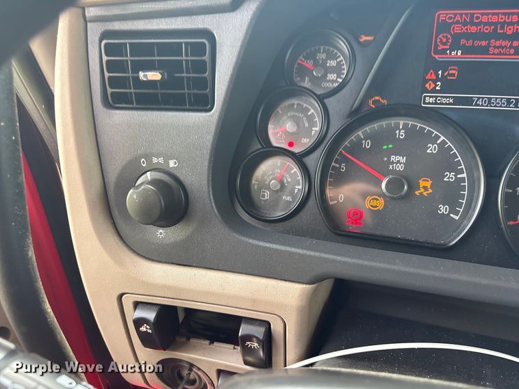image for item YA3456 2019 Peterbilt 579 semi truck