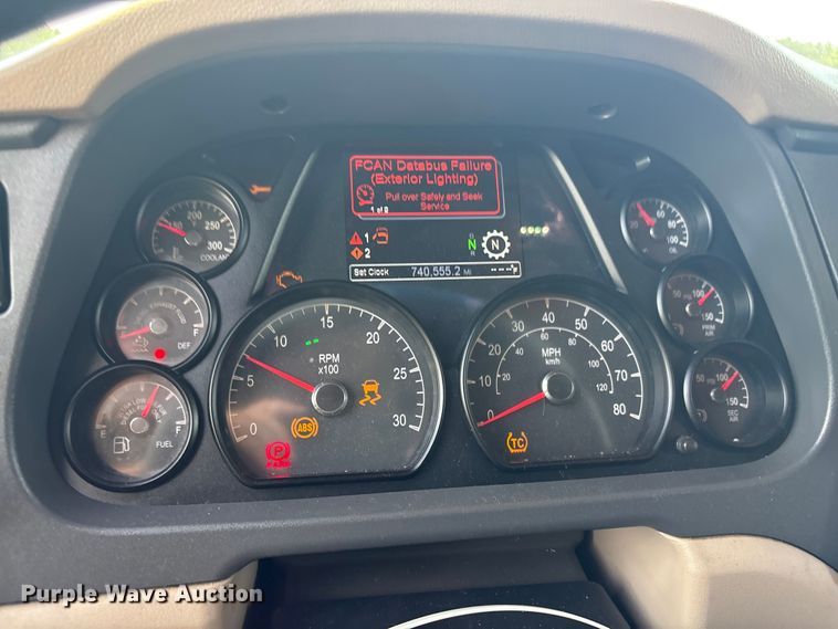 image for item YA3456 2019 Peterbilt 579 semi truck
