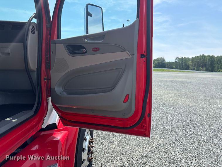 image for item YA3456 2019 Peterbilt 579 semi truck