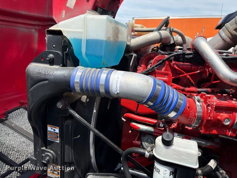 image for item YA3456 2019 Peterbilt 579 semi truck
