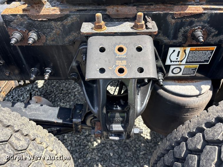 image for item YA3456 2019 Peterbilt 579 semi truck
