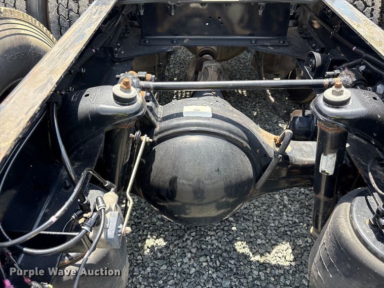 image for item YA3456 2019 Peterbilt 579 semi truck