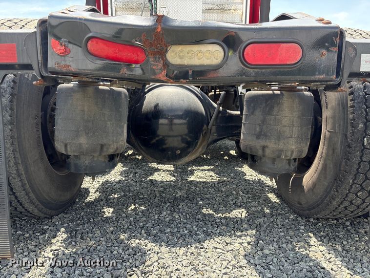 image for item YA3456 2019 Peterbilt 579 semi truck