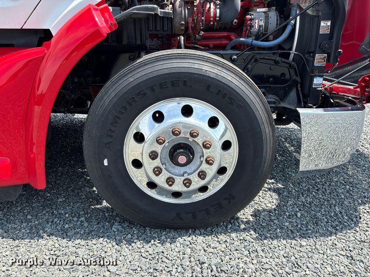 image for item YA3456 2019 Peterbilt 579 semi truck