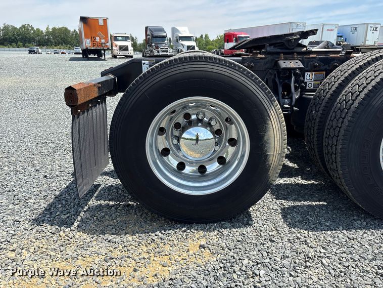 image for item YA3456 2019 Peterbilt 579 semi truck