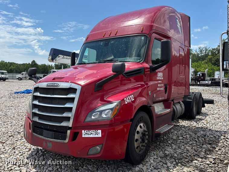 2019 Freightliner Cascadia semi truck
