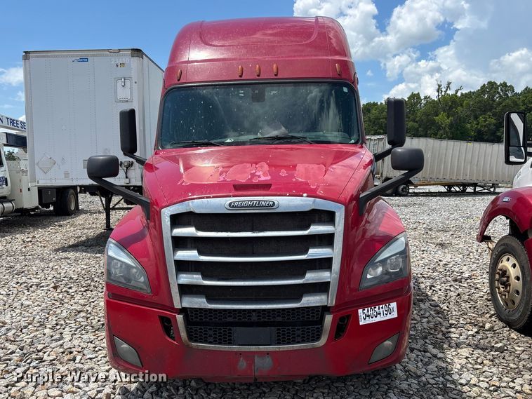 image for item YA3615 2019 Freightliner Cascadia semi truck