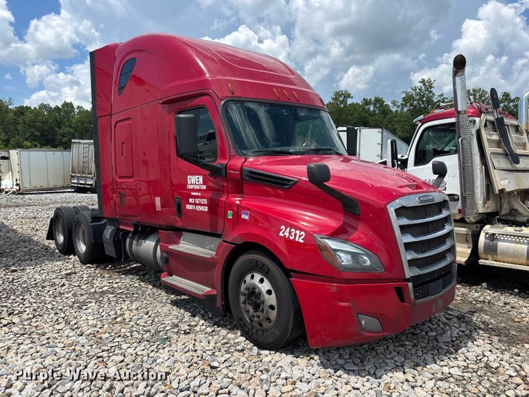 image for item YA3615 2019 Freightliner Cascadia semi truck