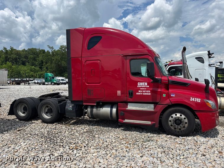 image for item YA3615 2019 Freightliner Cascadia semi truck