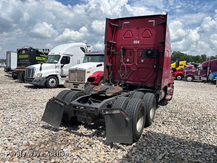 image for item YA3615 2019 Freightliner Cascadia semi truck