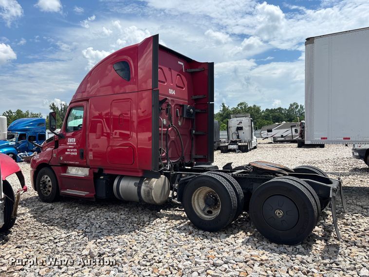 image for item YA3615 2019 Freightliner Cascadia semi truck
