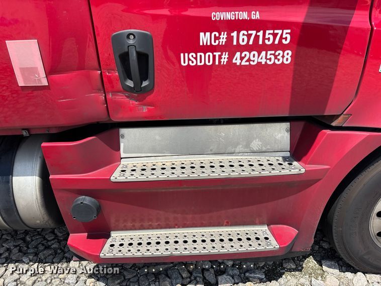 image for item YA3615 2019 Freightliner Cascadia semi truck