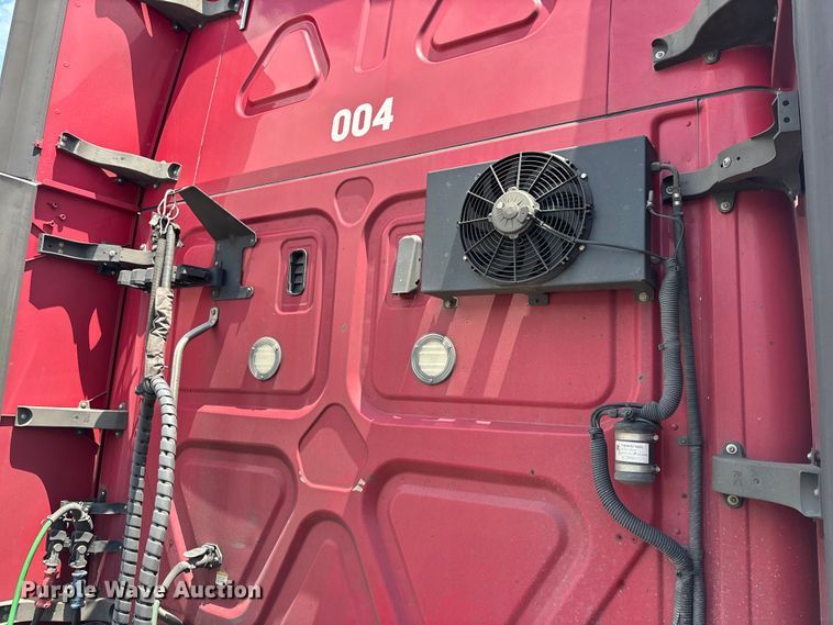 image for item YA3615 2019 Freightliner Cascadia semi truck