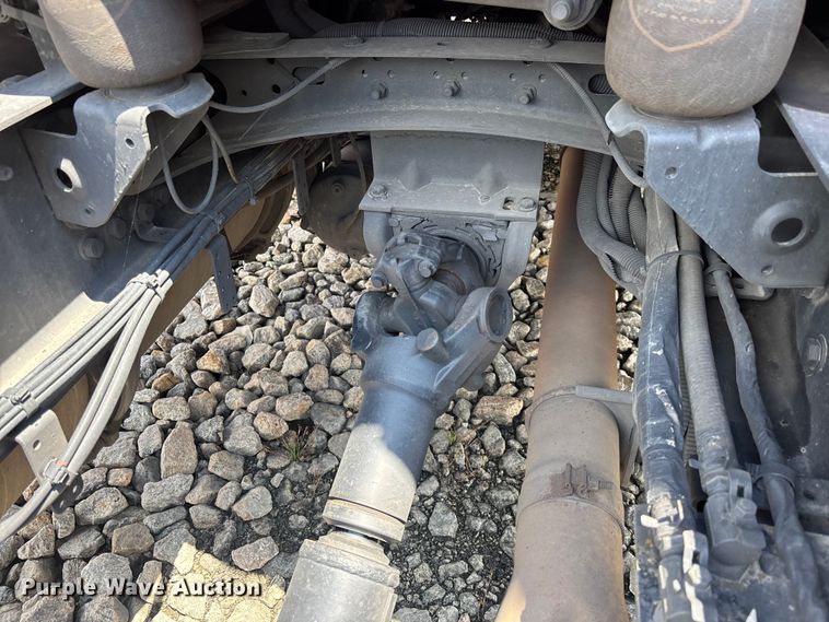 image for item YA3615 2019 Freightliner Cascadia semi truck