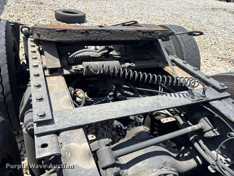 image for item YA3615 2019 Freightliner Cascadia semi truck