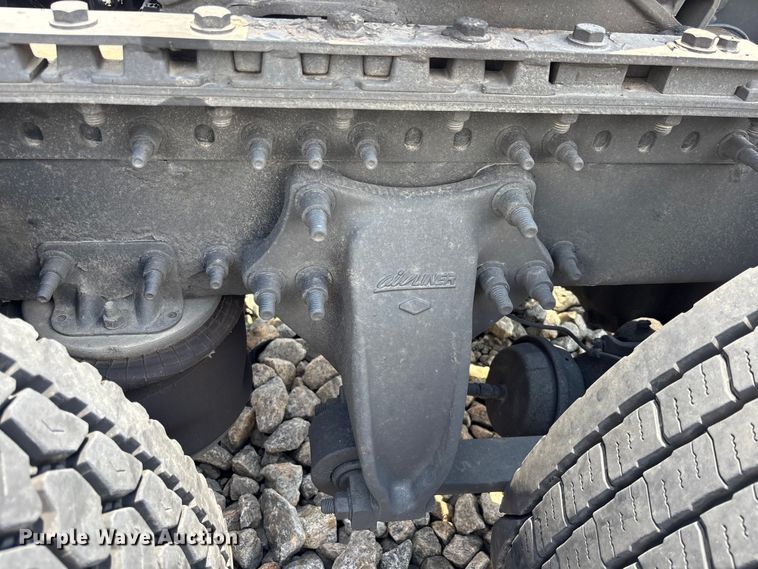 image for item YA3615 2019 Freightliner Cascadia semi truck