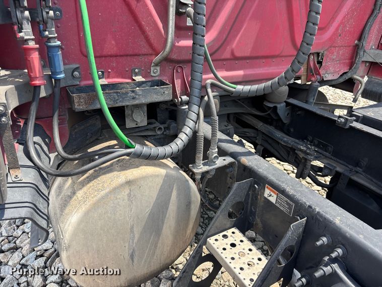 image for item YA3615 2019 Freightliner Cascadia semi truck