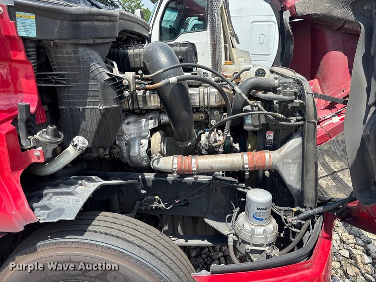 image for item YA3615 2019 Freightliner Cascadia semi truck