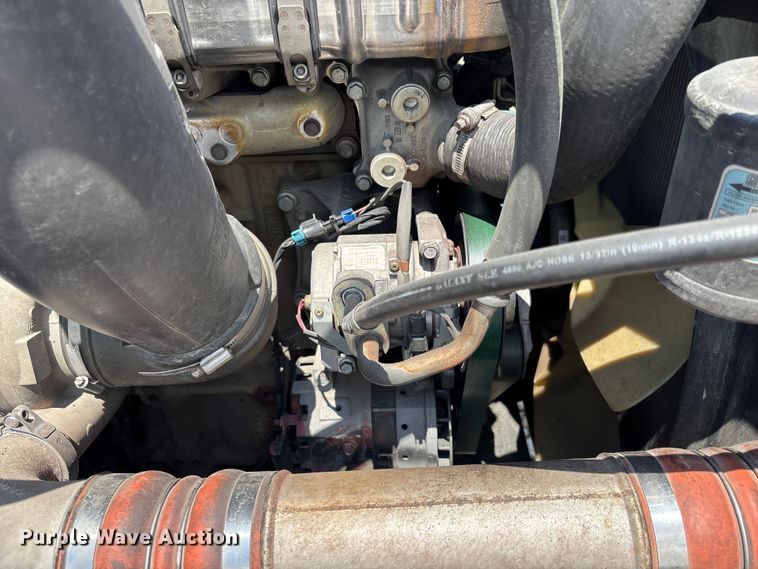 image for item YA3615 2019 Freightliner Cascadia semi truck