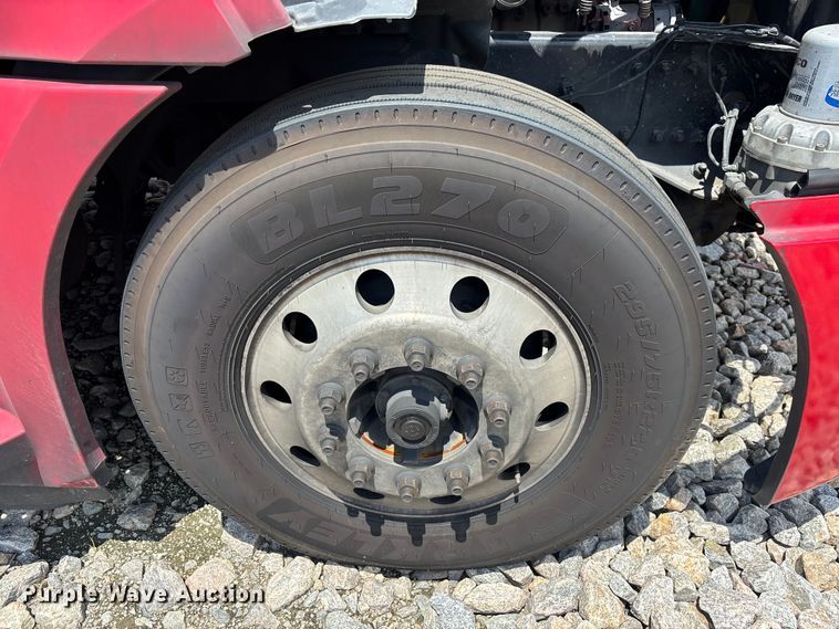 image for item YA3615 2019 Freightliner Cascadia semi truck