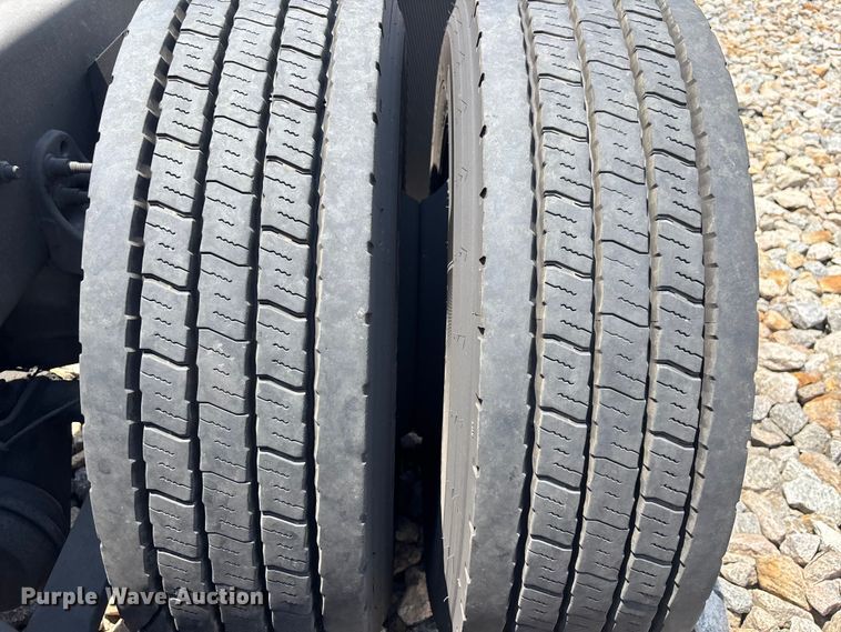 image for item YA3615 2019 Freightliner Cascadia semi truck