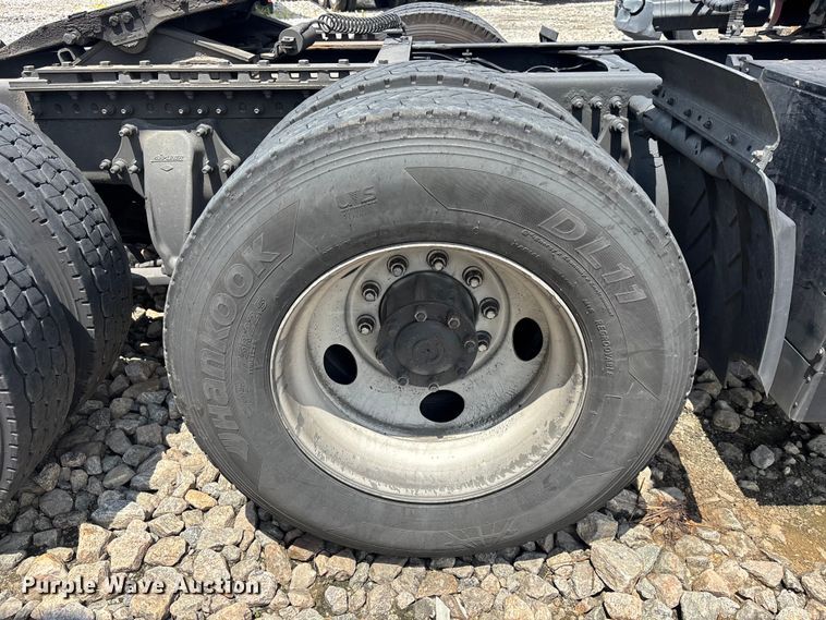 image for item YA3615 2019 Freightliner Cascadia semi truck