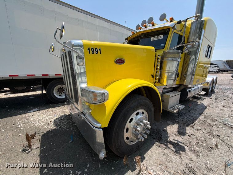 2019 Peterbilt 389 semi truck