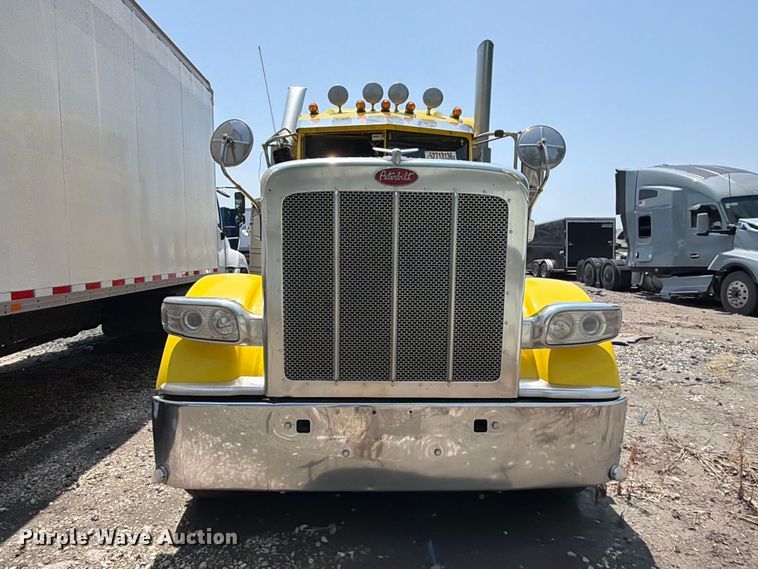 image for item YA3624 2019 Peterbilt 389 semi truck