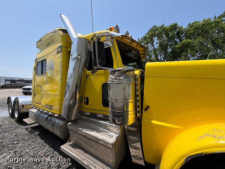 image for item YA3624 2019 Peterbilt 389 semi truck