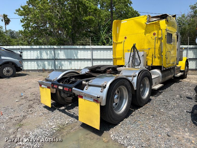 image for item YA3624 2019 Peterbilt 389 semi truck
