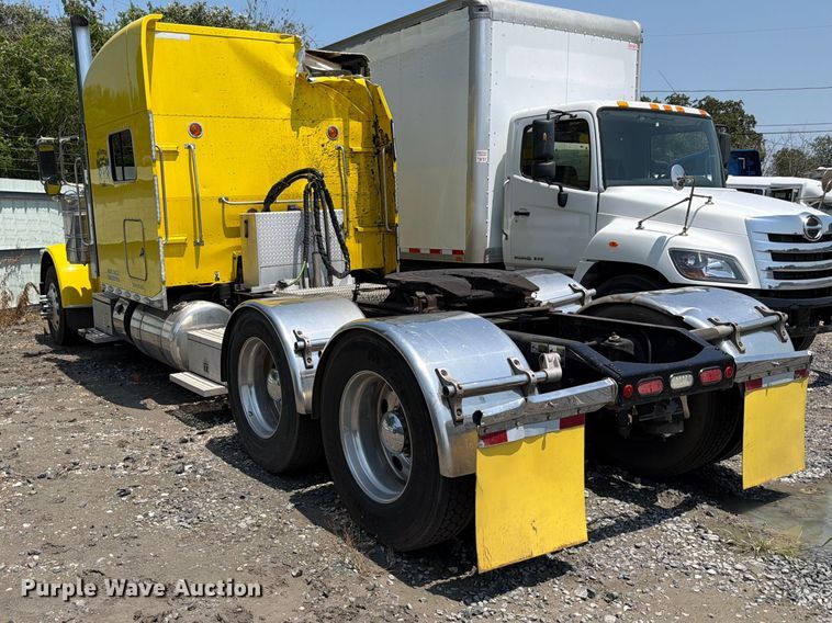 image for item YA3624 2019 Peterbilt 389 semi truck