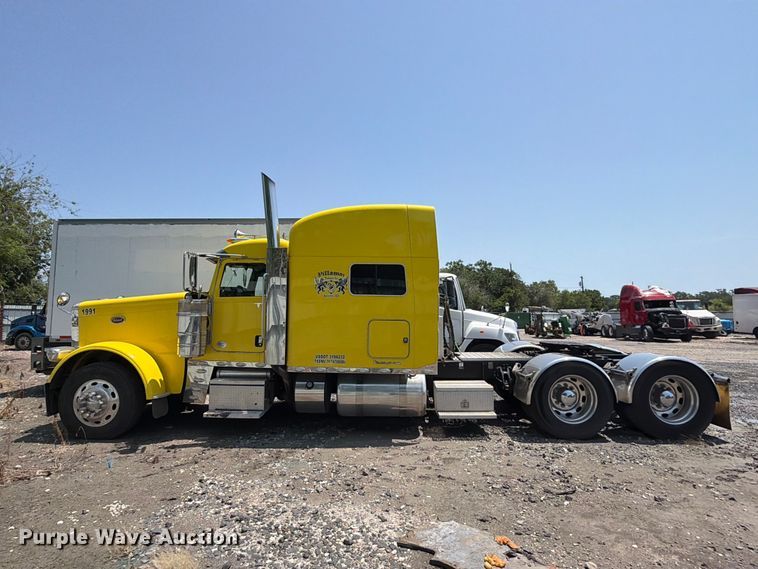 image for item YA3624 2019 Peterbilt 389 semi truck